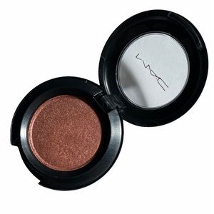 MAC Veluxe Pearl Eyeshadow Mythical
